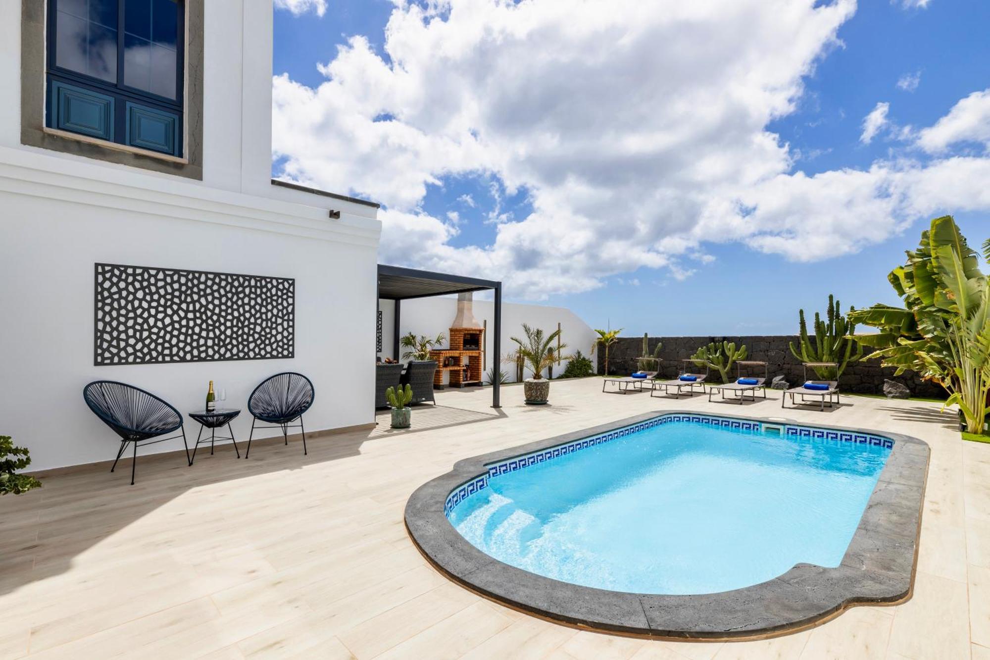 Villa Playa Blanca - Heated Pool, Aircon エクステリア 写真